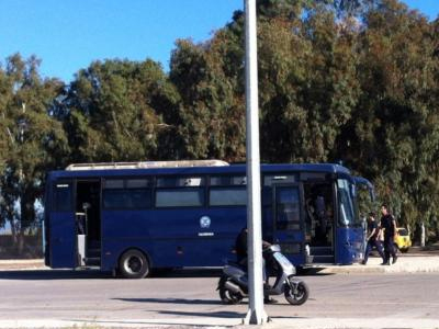 «Ξένιος Ζευς»: Δεκάδες προσαγωγές μεταναστών στην Πάτρα