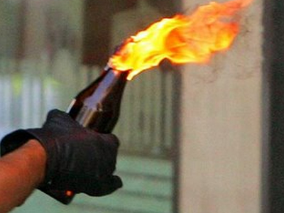 Βόλος: Εμπρηστική επίθεση σε τράπεζα