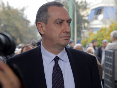 «Να παραιτηθεί ο Παπανδρέου»