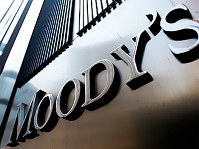 Moody’s: Προς υποβάθμιση οδεύουν 100 ευρωπαϊκές τράπεζες
