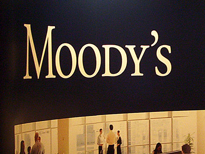 Moody’s: «Μη βιώσιμο το χρέος της Ελλάδας»
