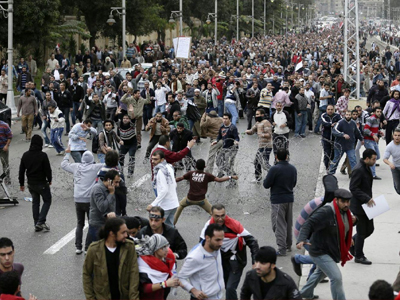 Συγκρούσεις υποστηρικτών και αντιπάλων του Μόρσι