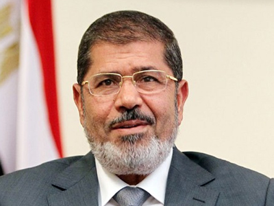 Κατηγορούν τον Μόρσι για προσβολή της Δικαιοσύνης