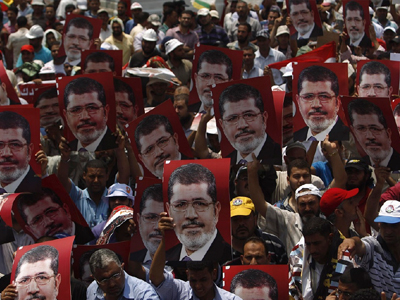 Εκατοντάδες συλλήψεις υποστηρικτών του Μόρσι