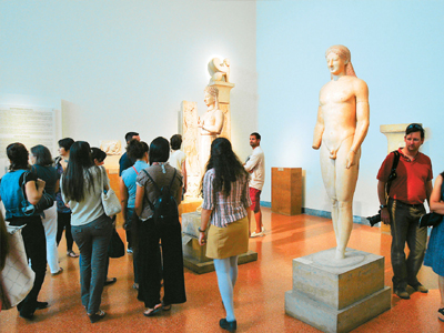 Λιγότεροι επισκέπτες στα μουσεία