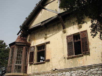 Στο σφυρί 156 μικρά και μεγάλα ακίνητα του Δημοσίου