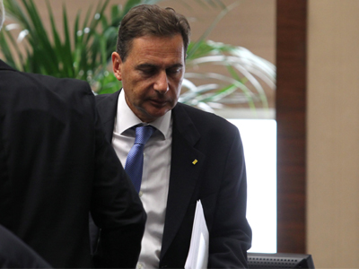 «Θετικό» το Παρίσι στην αποδέσμευση στρατηγικών πετρελαϊκών αποθεμάτων