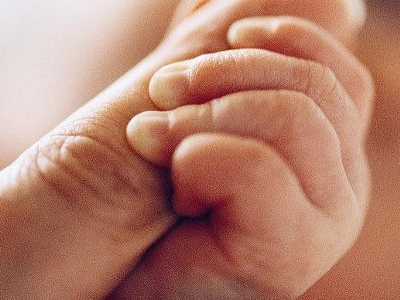 Γονιμότητα: Φανατική οπαδός του τοκετού στο σπίτι απεβίωσε γεννώντας την κόρη της