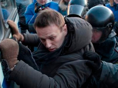 Συσσωρεύονται οι κατηγορίες σε βάρος του Ναβάλνι