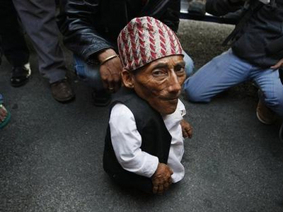 Ο νέος κοντύτερος άνθρωπός του κόσμου είναι από το Νεπάλ!