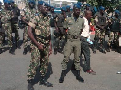 Νιγηρία: Επεισόδιο μεταξύ στρατιωτών – διαδηλωτών