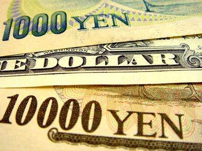 Υπό πίεση τα νομίσματα ρίσκου