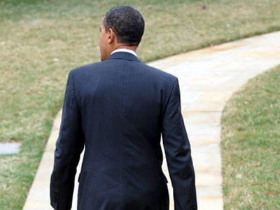 Νιώθει την ανάσα Ρόμνεϊ στην πλάτη του…