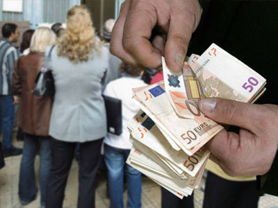 Παγώνουν τα οικογενειακά επιδόματα