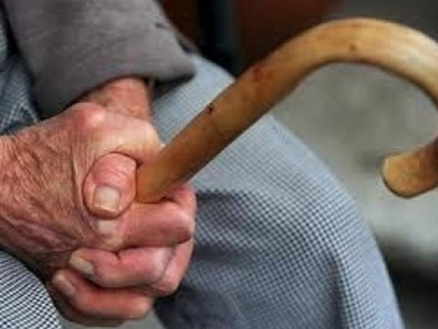 Επιτέθηκαν σε ηλικιωμένο για 50 ευρώ