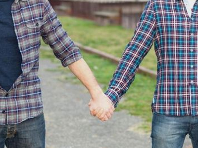 Αγχολυτική η αποδοχή της ομοφυλοφιλίας