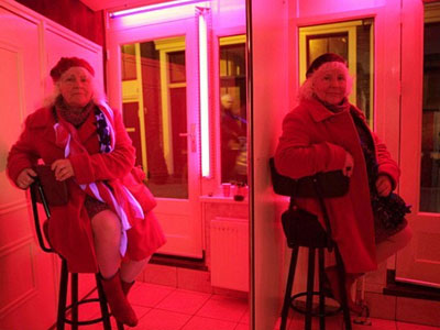 Ολλανδία: Οι ιερόδουλες διεκδικούν συντάξεις ποδοσφαιριστών