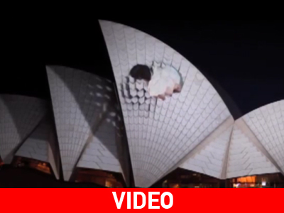 Πανδαισία χρωμάτων στην οροφή της Όπερας του Σύδνεϋ