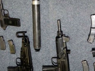 Έκρυβε μίνι οπλοστάσιο στο σπίτι του