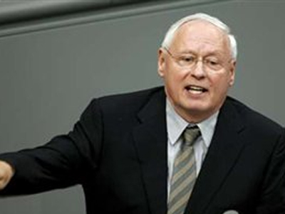 Βολές Λαφοντέν κατά της Μέρκελ