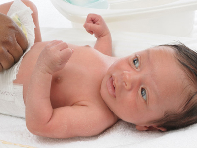 SEXUALITY: Γιατί μυρίζουν τα ούρα του μωρού σας;