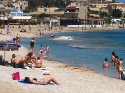 Ηράκλειο: Γέμισαν κόσμο οι παραλίες