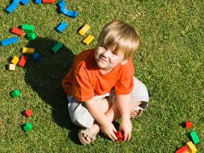 Είναι εξυπνότερα τα παιδιά που παραμιλούν;