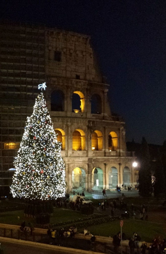 Άρωμα Χριστουγέννων στο Κολοσσαίο