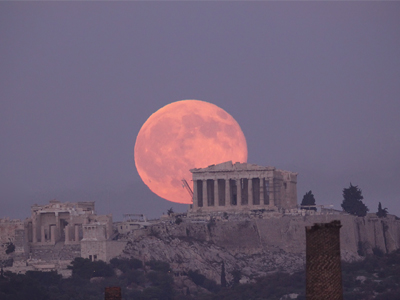 Βαριά η σκιά της πανσελήνου στην ανθρώπινη συμπεριφορά