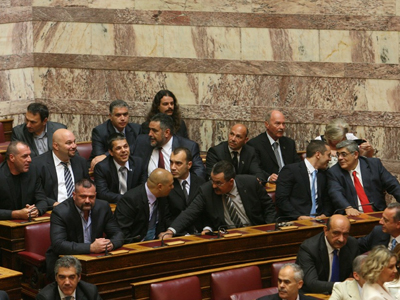 Παραλήρημα της Χρυσής Αυγής στη Βουλή