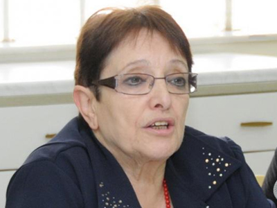 Χριστουγεννιάτικα κάλαντα στην Αλέκα Παπαρήγα