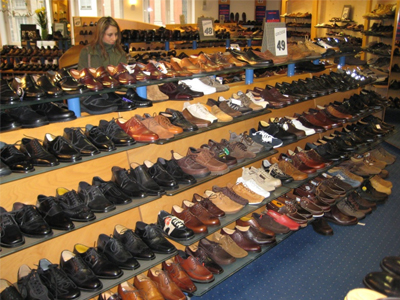 Έκλεψαν… 300 ζευγάρια παπούτσια