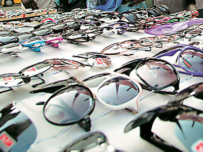 Συλλήψεις για το παραεμπόριο στο κέντρο της Αθήνας