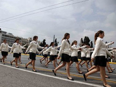 Μόνο με διαπίστευση στην παρέλαση της 25ης Μαρτίου