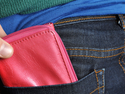 Συνελήφθη νεαρή για κλοπές