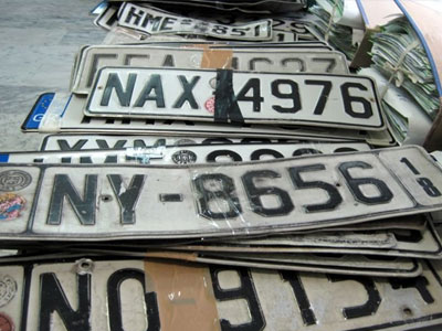 Από τη Μ. Πέμπτη η παραλαβή των πινακίδων