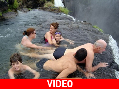 Μπάνιο στην «πισίνα» του… διαβόλου