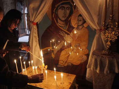 Χιλιάδες πιστοί συρρέουν στη Βηθλεέμ για τα Χριστούγεννα