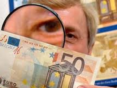 Μειώθηκαν οι κατασχέσεις πλαστών χαρτονομισμάτων στη Γερμανία