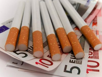 Πωλούσαν λαθραία τσιγάρα σε περαστικούς