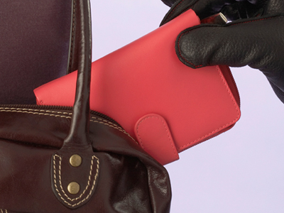 Συνελήφθη ανήλικη για κλοπές πορτοφολιών