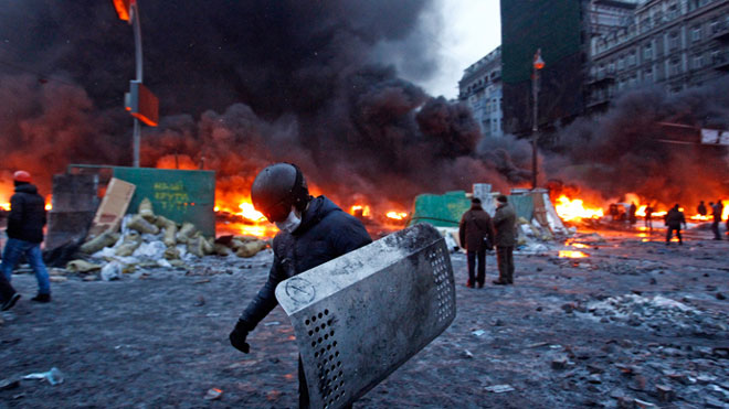 Εμπόλεμη ζώνη θυμίζει το Κίεβο το πρωί της Πέμπτης