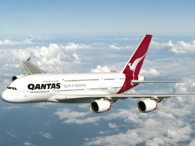 Απειλεί και πάλι με απολύσεις εργαζομένων