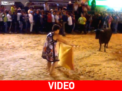 Ταύρος δέχεται επίθεση από… μαινόμενη γυναίκα!