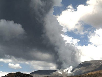 Έκρηξη ηφαιστείου με νέφος τέφρας στη Νέα Ζηλανδία