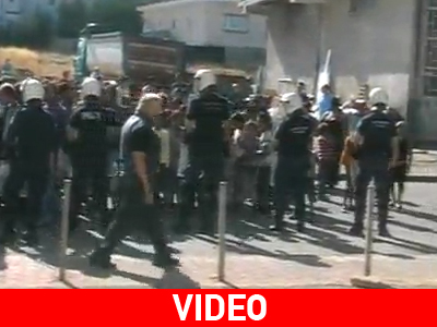 Θήβα: Ρομά πέταξαν αυγά και ντομάτες στο κτήριο της ΔΕΗ