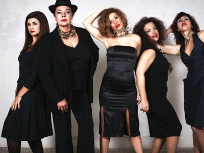 «Γάμοι, κηδείες και δεν έχω τίποτα να φορέσω»