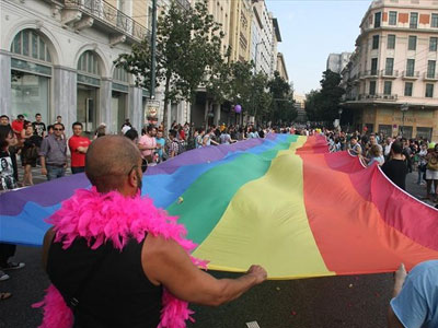 Επεκτείνεται και στα ομόφυλα ζευγάρια το Σύμφωνο Συμβίωσης