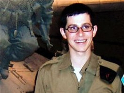 Τον Ισραηλινό στρατιώτη – όμηρο της Χαμάς συνάντησε ο Σαρκοζί