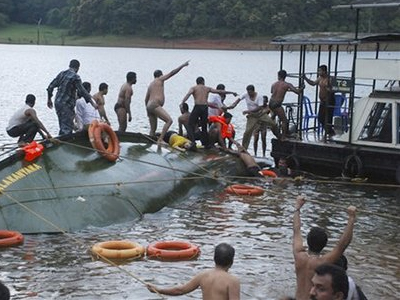 Σώοι οι επιβαίνοντες του πλοίου που βυθίζεται στον Ινδικό Ωκεανό